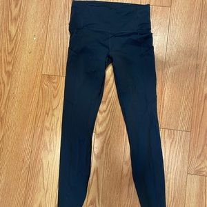 Like new navy blue lulu ankle/mid calf legging